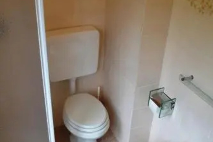 Room 6 of 7