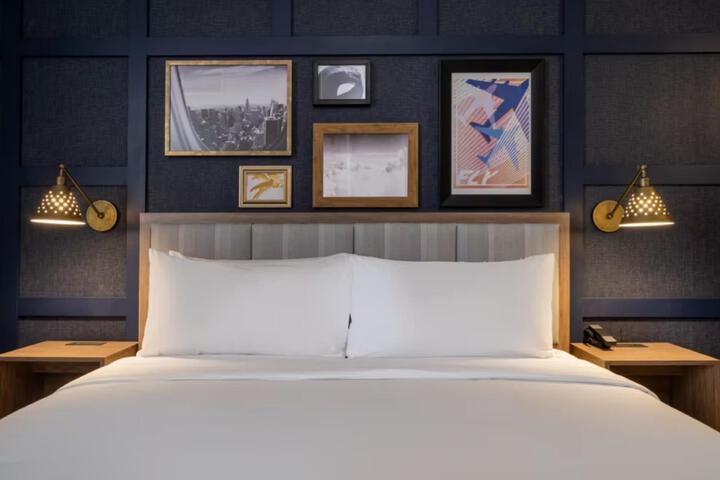 Skylight Standard King Bed Accessible (14 of 16)