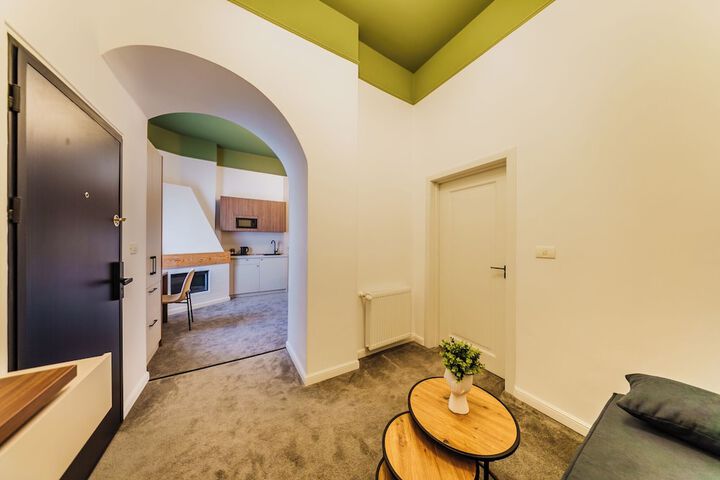 Room 17 of 39
