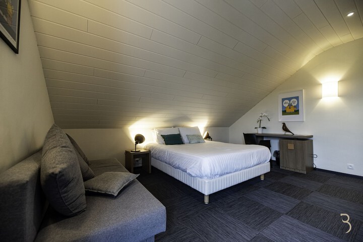 Room 11 of 24