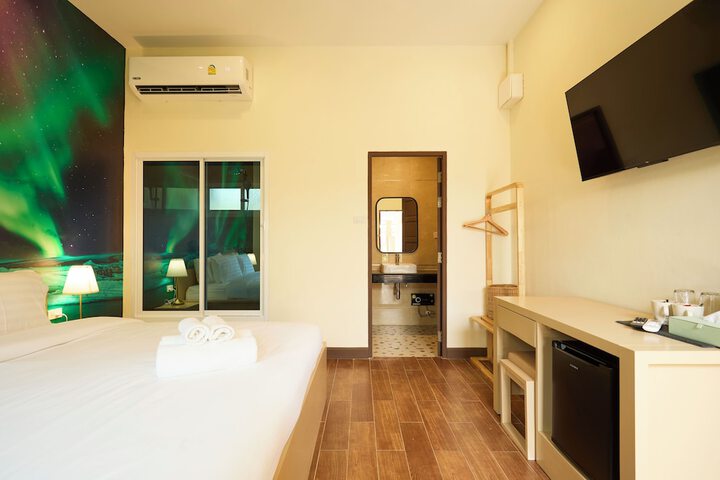 Room 14 of 32