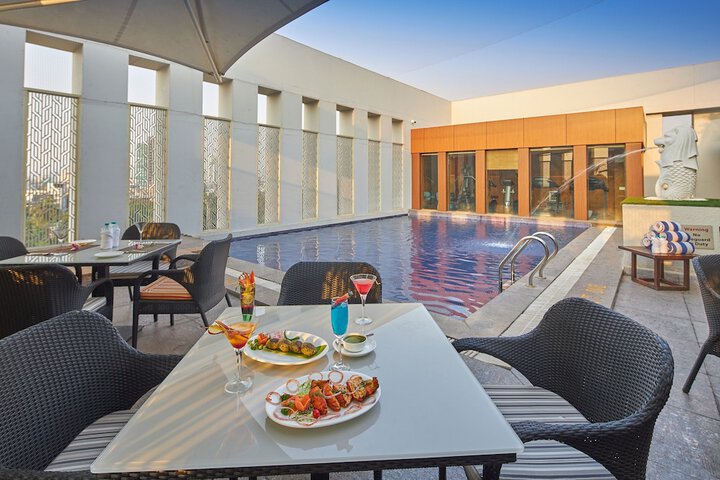 Hotel with Pool