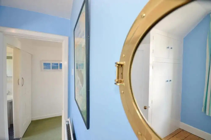 Room 8 of 13