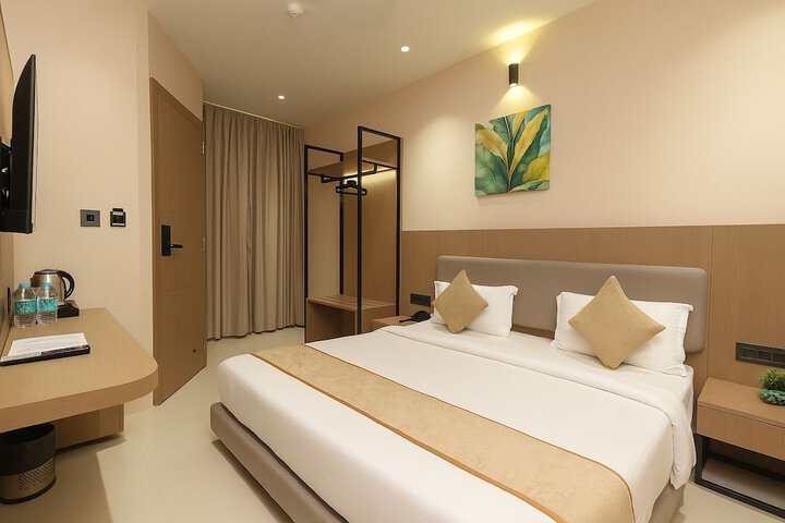 Room 7 of 16