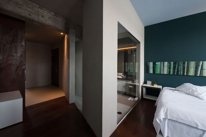 Room 7 of 25