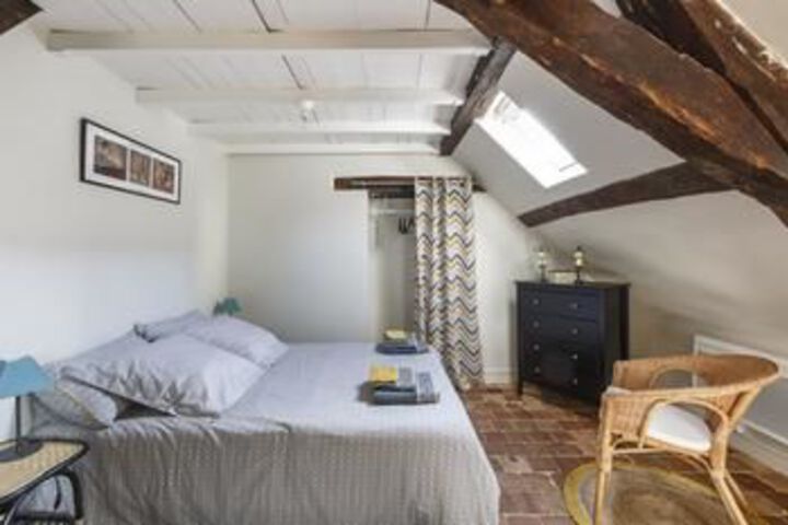 Room 4 of 12