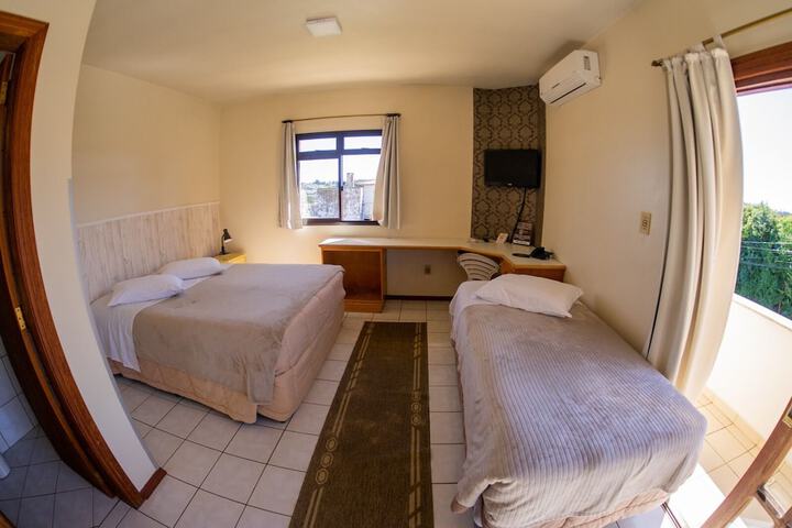 Room 13 of 35