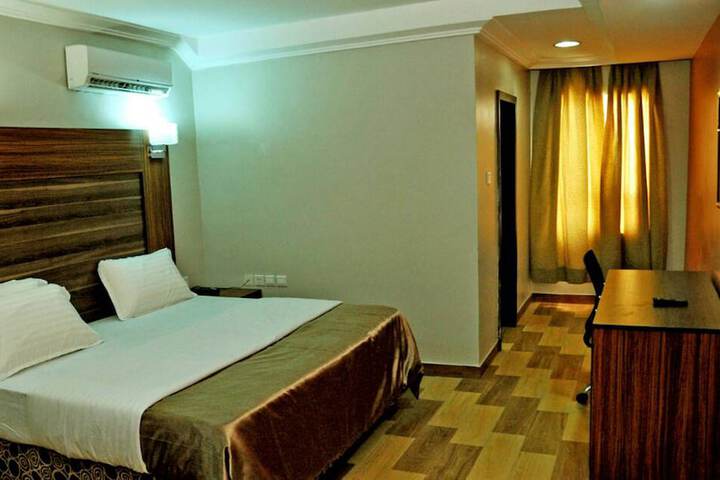 Room 3 of 8