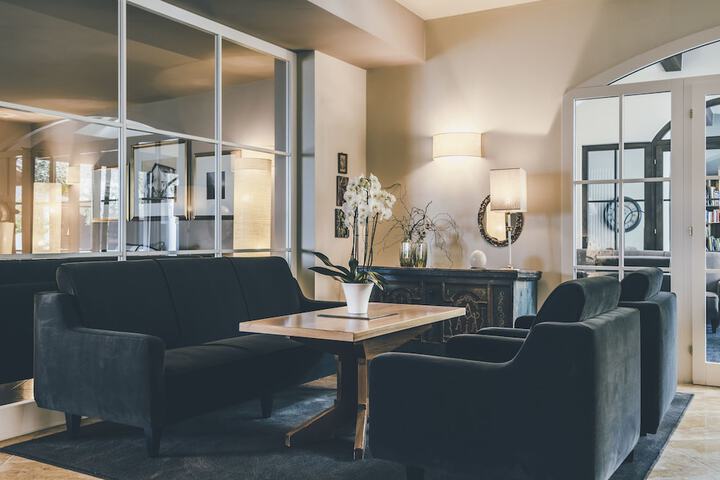 Lounge 56 of 67