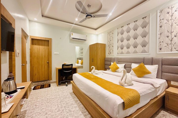 Room 8 of 28