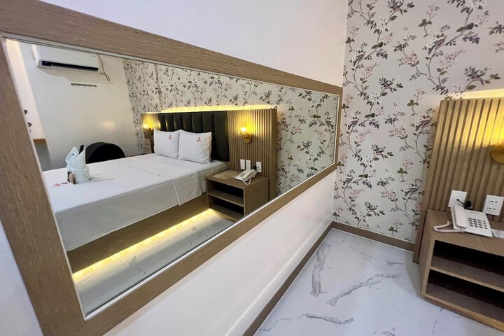 Room 4 of 10