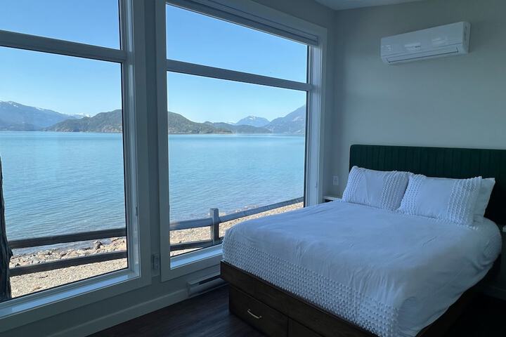 Room 26 of 102