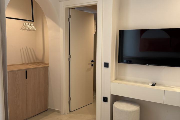 Room 30 of 48