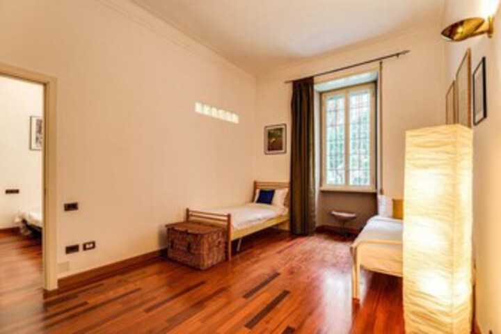 Room 7 of 25
