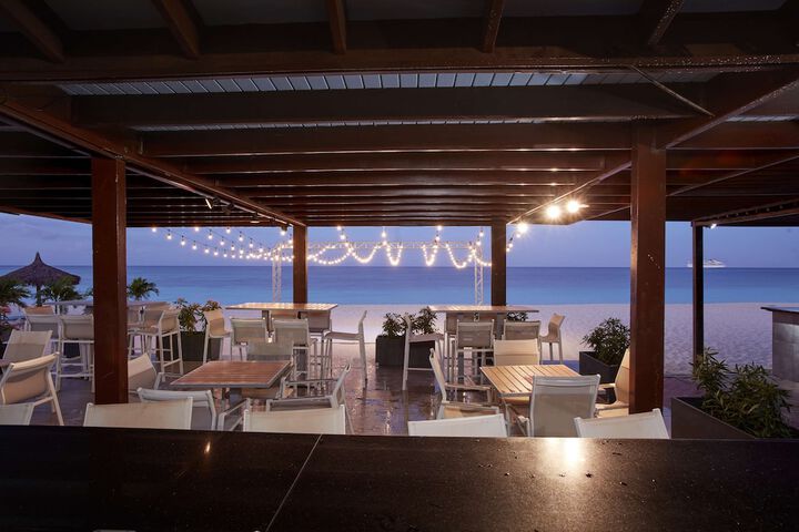 Lounge 87 of 102