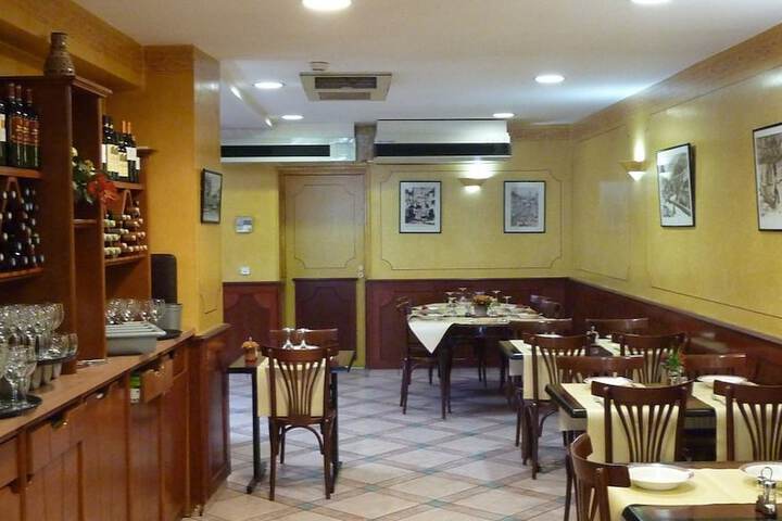 Dining 9 of 15