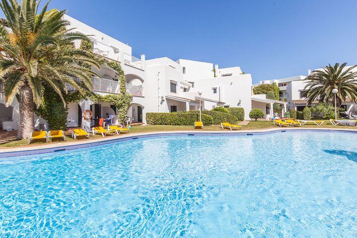 Hotel Pool