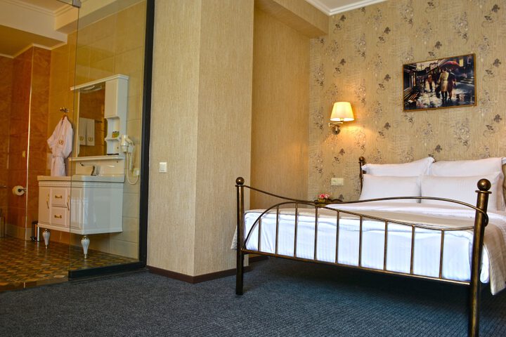 Room 19 of 101