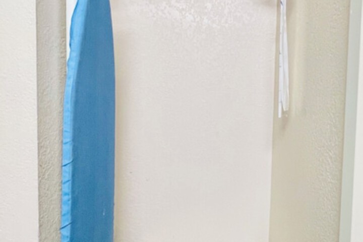 Iron/ironing board
