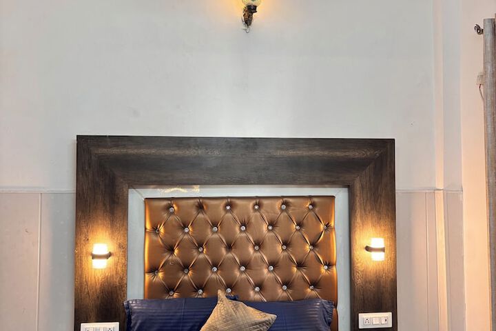 Room 10 of 28