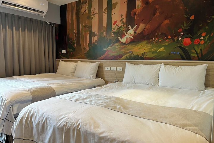 Room 7 of 16