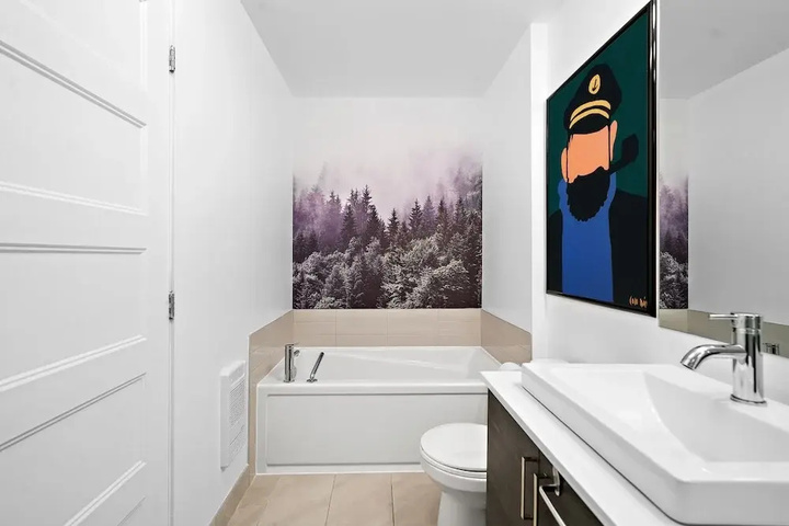 Room 9 of 18
