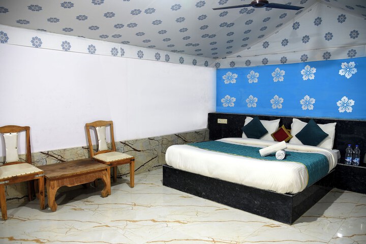 Room 10 of 26