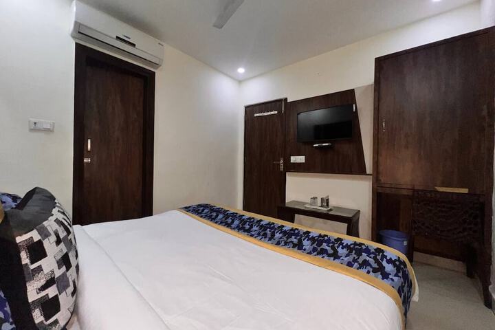 Room 34 of 46