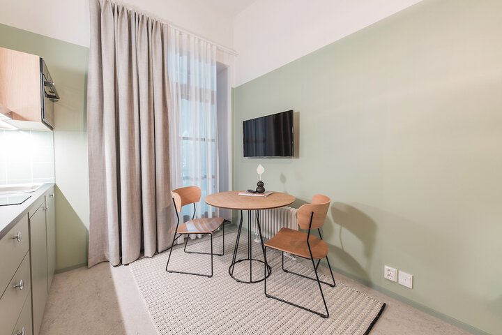 Room 42 of 77