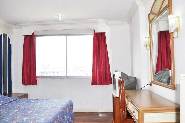 Room 8 of 54