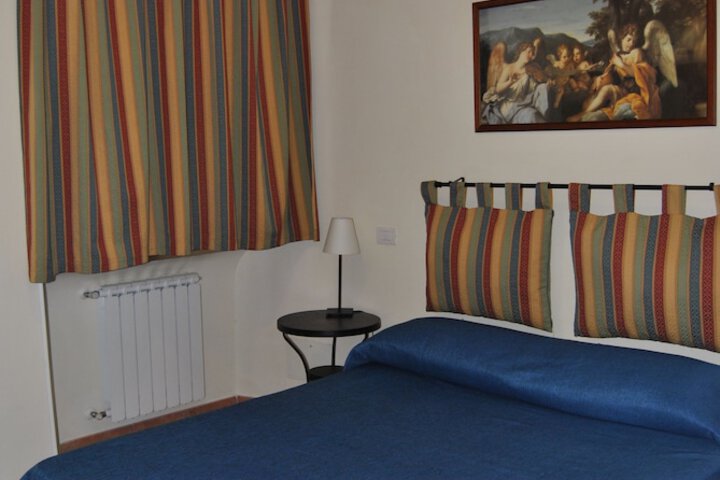 Room 7 of 33