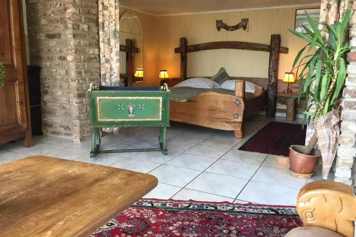 Room 3 of 28