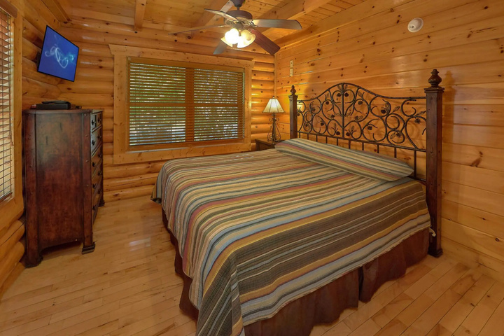 Room 4 of 16