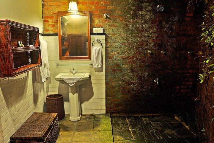 Room 16 of 48
