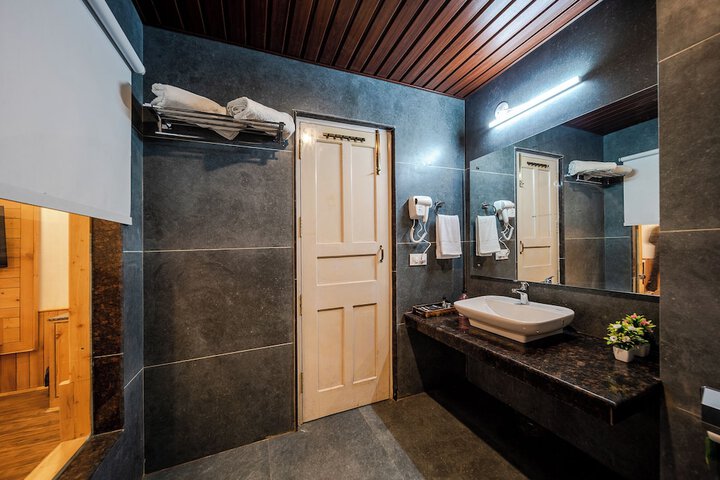 Room 9 of 38