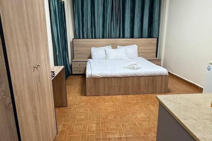 Room 7 of 16