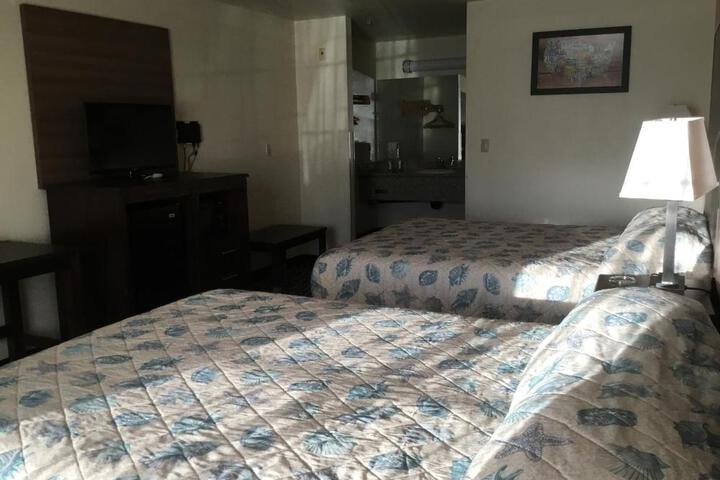 1 Queen Bed (4 of 9)