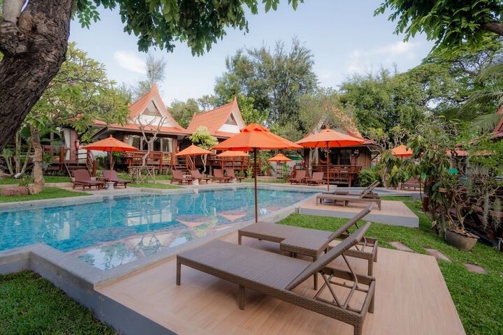 Hotel Pool