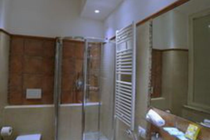 Room 4 of 91