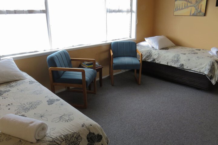 Room 2 of 33