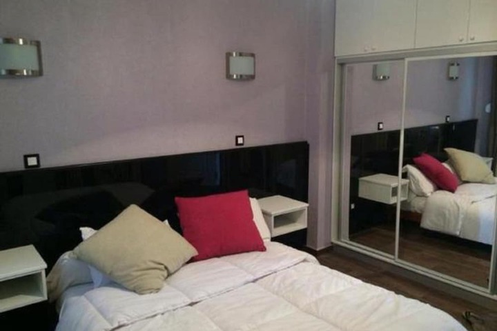Room 10 of 33