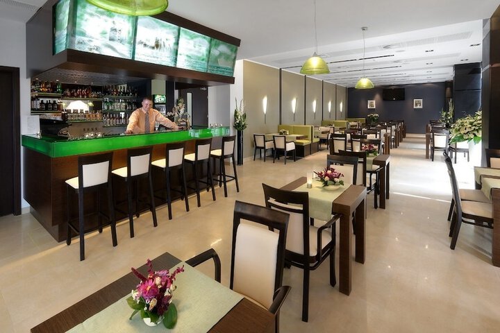 Lounge 56 of 70