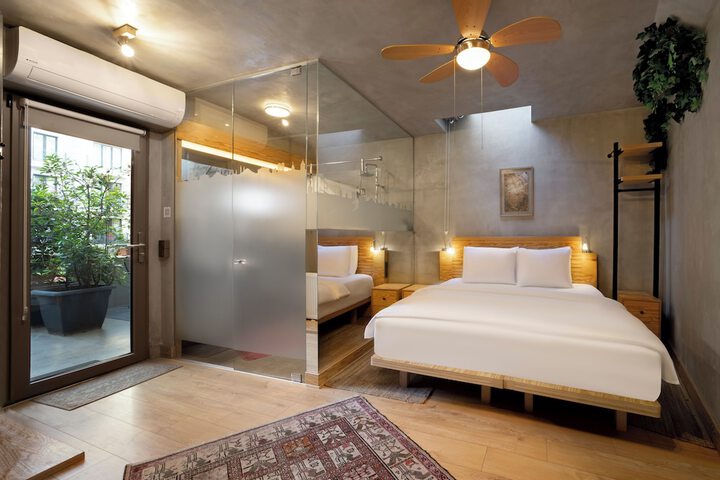 Room 37 of 148