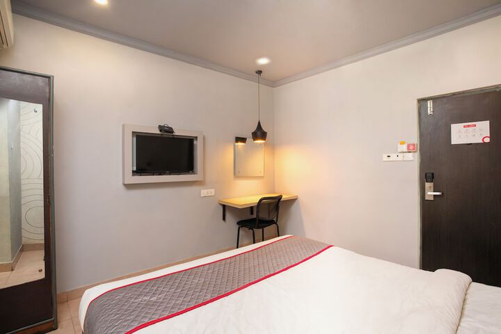 Room 5 of 8