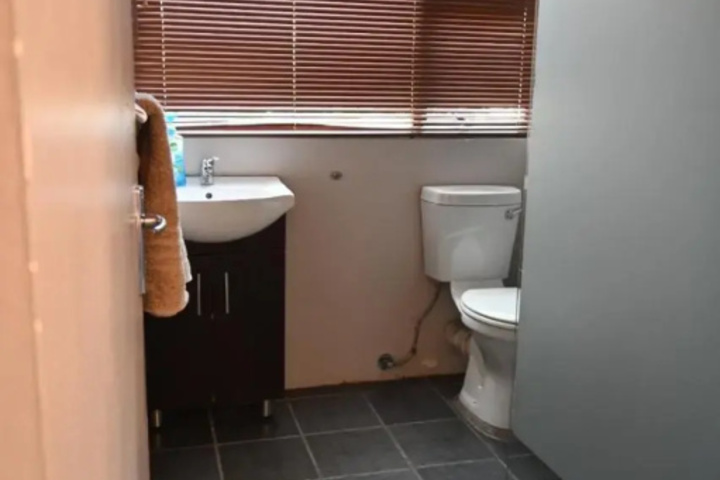 Room 7 of 10