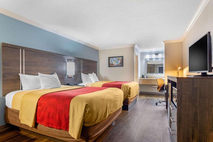 2 Queen Beds (3 of 7)
