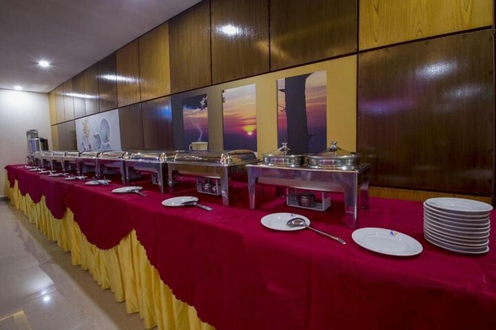 Dining 27 of 55