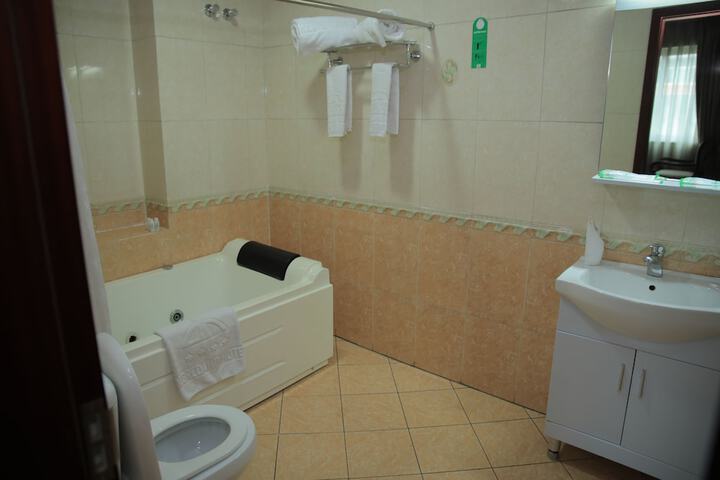 Room 33 of 53