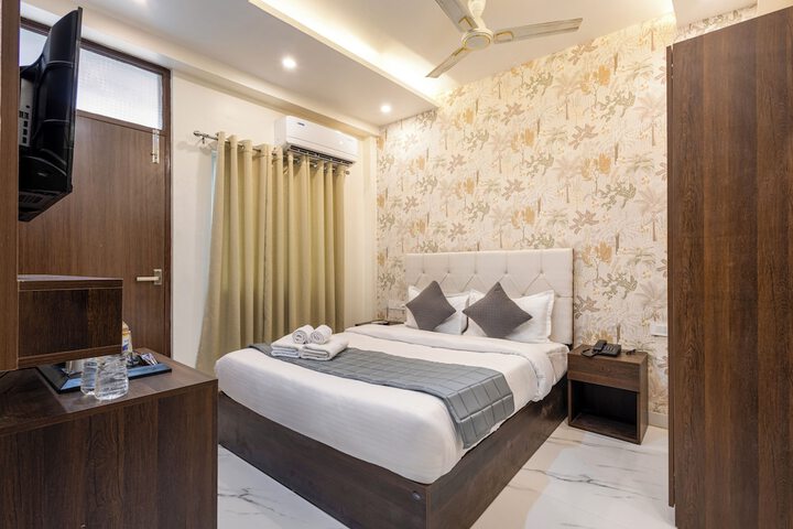 Room 6 of 11