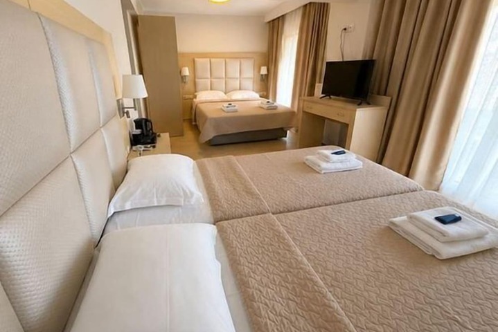 Room 2 of 28